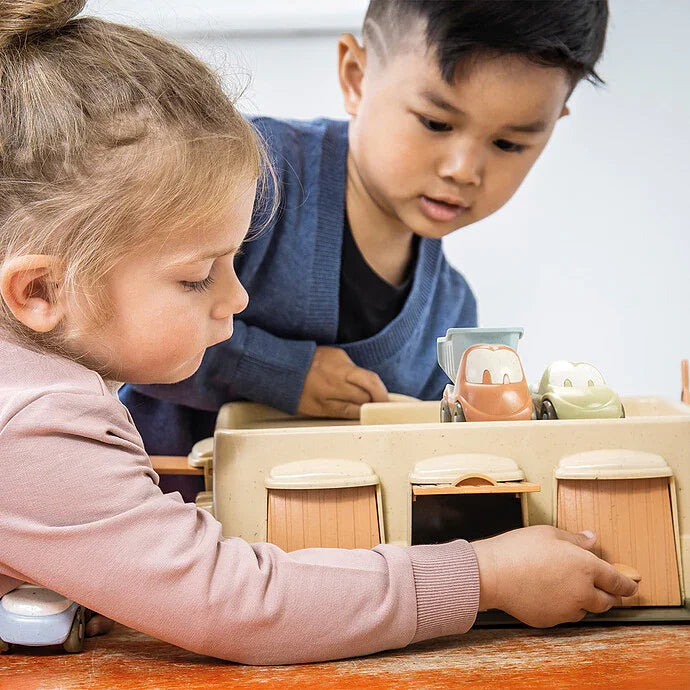 Garage jouet avec 3 voitures – Dantoy