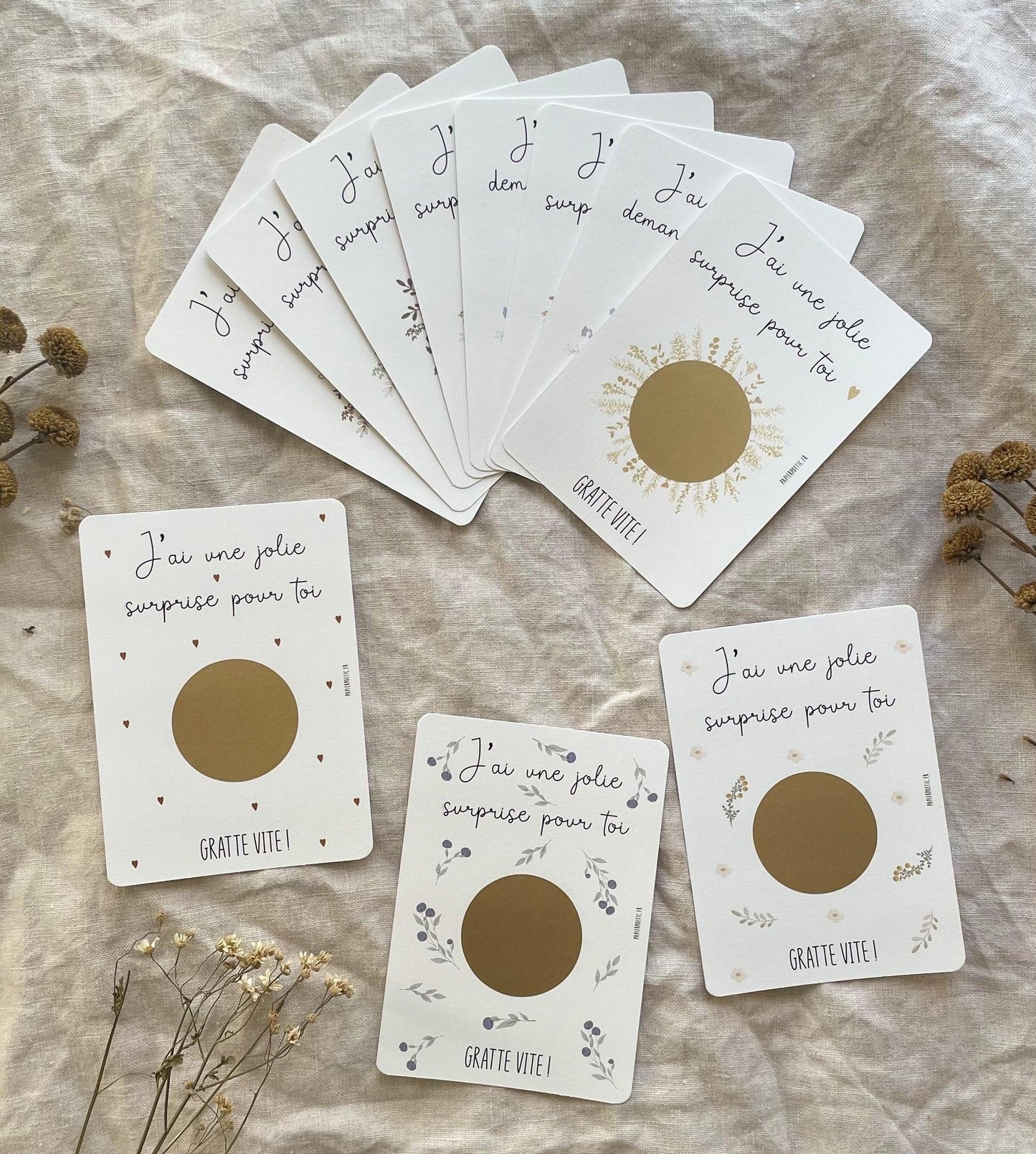 Assortiment de cartes à gratter annonce grossesse - Différents modèles fleurs et motifs pour Tata et famille