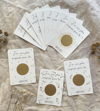 Assortiment de cartes à gratter annonce grossesse - Différents modèles fleurs et motifs pour Tata et famille