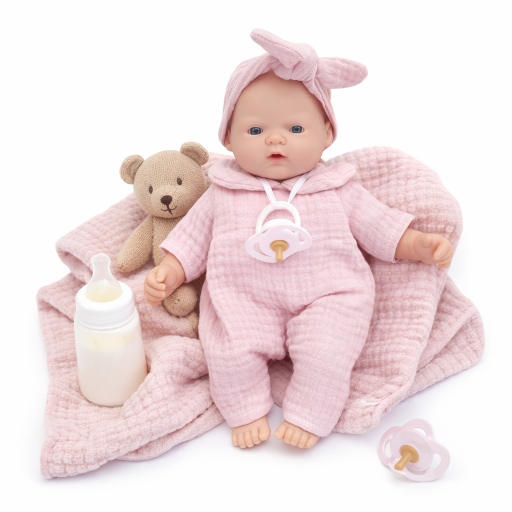 Poupée bébé Nina rose Wookids en coton bio sur fond blanc, avec tétine et tenue rose